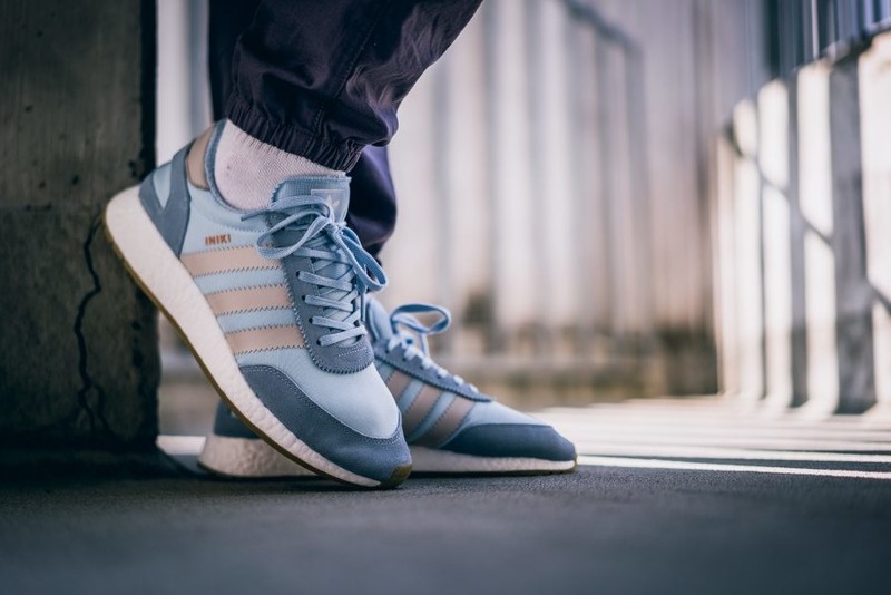 Adidas iniki outlet white blue